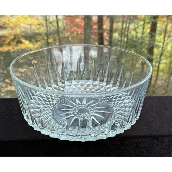 ARCOROC France 9" SALAD Serving Bowl DIAMANT Cut Clear Glass Sunburst -S1 - Picture 2 of 10